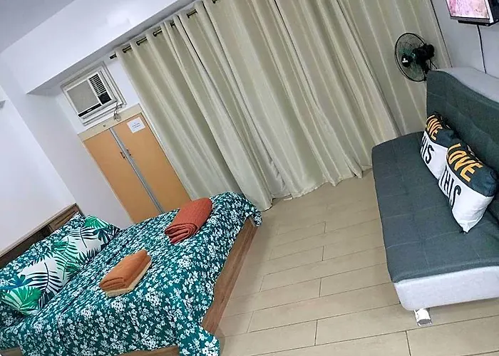 Rqui Condotel Infront Of Naia Terminal 3 호텔 3*